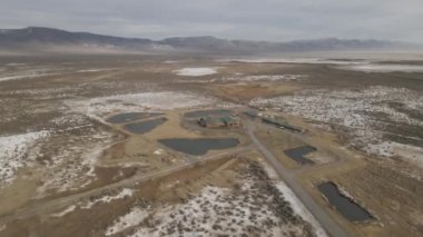 Çölde doğal volkanik kaplıcalar. Yüksek kalite 4k görüntü