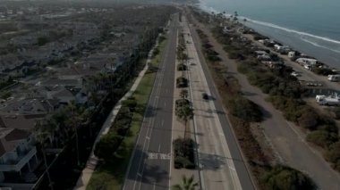 Carlsbad California 'nın insansız hava aracı görüntüsü 4K. Okyanus kamp alanı. Yüksek kalite 4k görüntü
