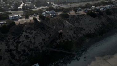 Carlsbad California 'nın insansız hava aracı görüntüsü 4K. Okyanus kamp alanı. Yüksek kalite 4k görüntü