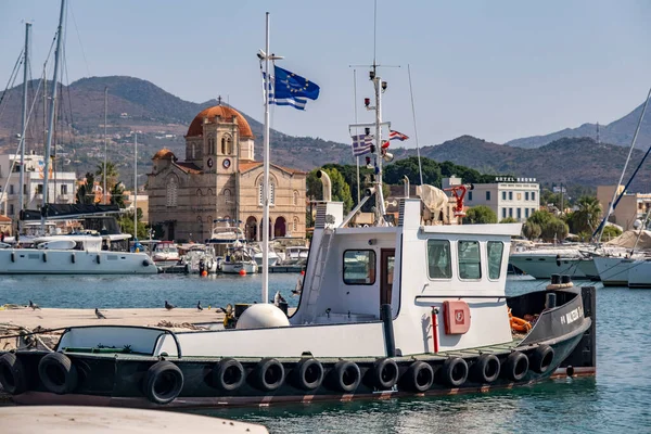 Isla Egina Grecia 2022 Vista Del Paseo Marítimo Con Barco — Foto de Stock