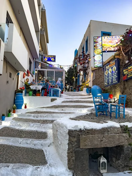 コスギリシャ 2022年 コス島市内中心部の店舗 石のはしごを持つ小さな路地 — ストック写真