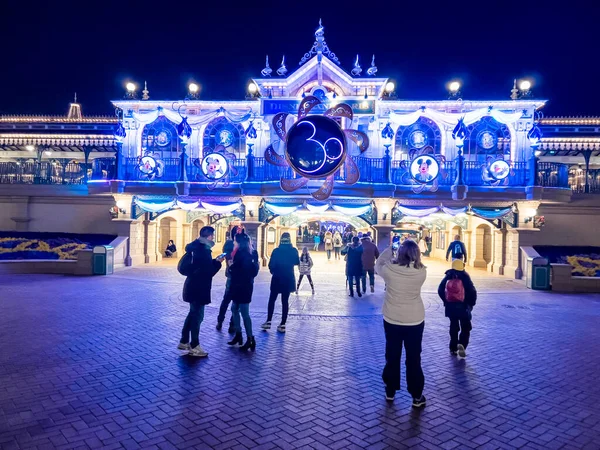 Parigi Francia 2022 Porta Ingresso Disneyland Paris Notte Illuminato Insegna — Foto Stock