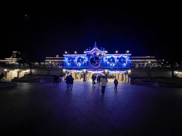 Párizs Franciaország 2022 Disneyland Párizs Bejárati Kapuja Éjszaka Megvilágított Évforduló — Stock Fotó