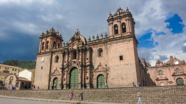 Cusco, Peru - 4 Şubat 2017: Santo Domingo Katedrali, Cusco Katolik Başpiskoposluğu 'nun ana kilisesidir. Yan görünüm