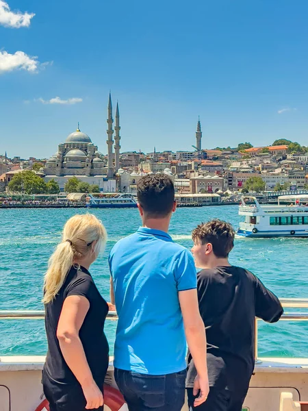 Κωνσταντινούπολη Τουρκία 2022 Τουριστική Οικογένεια Πατέρα Μητέρας Και Παιδιού Στην — Φωτογραφία Αρχείου