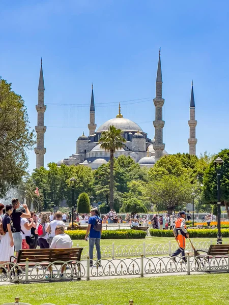 Istanbul Turkey July 2022 Tourist Crowds Walking Front Gorgeous Sultan — Foto de Stock