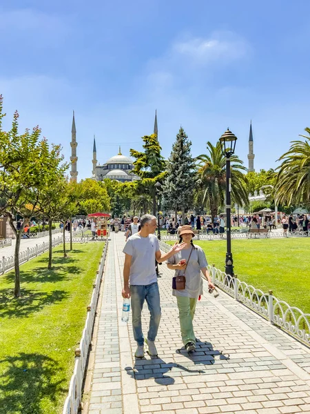 Istanbul Turkey July 2022 Casual Tourist Couple Walking Front Famous — Foto de Stock