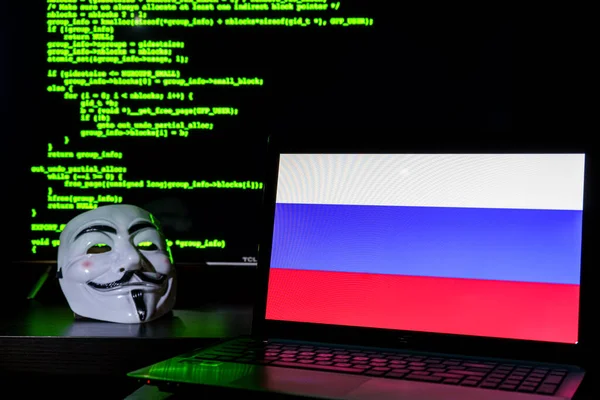 Hackers Anónimos Russos Com Máscara Vingança Bandeira Russa Código Programação — Fotografia de Stock