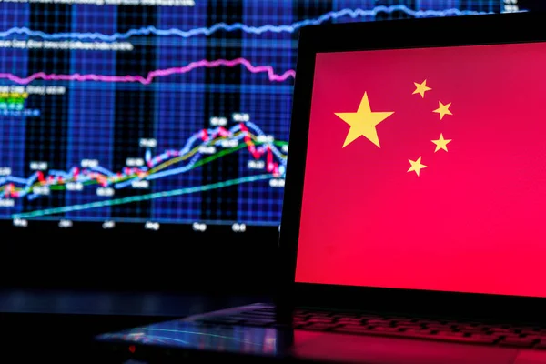 China Flagge Auf Dem Bildschirm Und Aktien Und Finanzgrafiken Hintergrund — Stockfoto