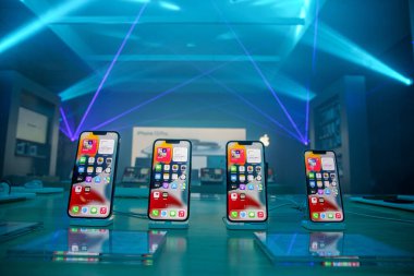 New Apple Iphone 13 akıllı telefonu elmacıda satışta. Profesyonel maksimum 13, iPhone 13, iphone mini.