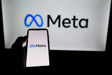 Facebook şirketin adını Meta olarak değiştirir. Meta bir sosyal teknoloji şirketi.