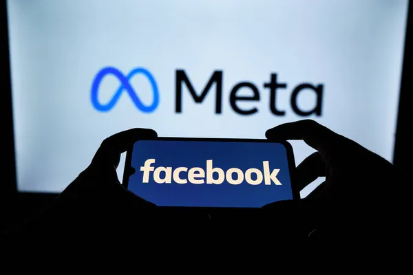 Facebookは社名をMetaに変更します メタは社会技術企業です — ストック写真
