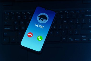 Dolandırıcıdan gelen arama. Telefonla dümen çağrısı