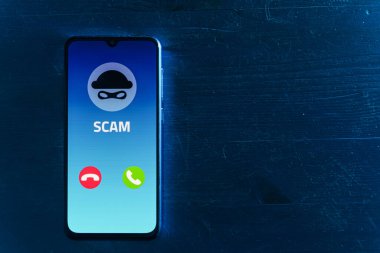 Dolandırıcıdan gelen arama. Telefonla dümen çağrısı