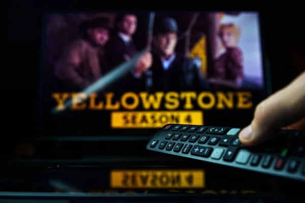 Fernsehserie Yellowstone Und Fernbedienung Serie Yellowstone Wird Von Paramount Network — Stockfoto