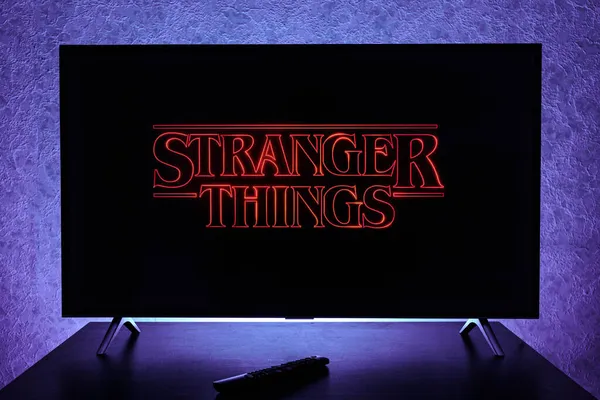 Oglądam Telewizji Obce Rzeczy Stranger Things Amerykański Serial Fabularny Stworzony — Zdjęcie stockowe