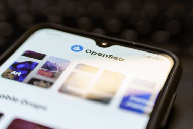 OpenSea, iadesiz jetonlar için çevrimiçi bir pazardır. NFT en büyük çevrimiçi pazar yeri