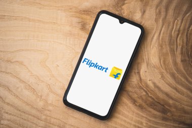 Akıllı telefondan Flipkart uygulaması. Üst açı çekimi. Flipkart bir Hint e-ticaret şirketi.