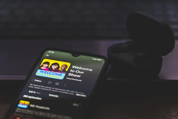 Welcome Our Show Podcast Spotify Smartphone Podcast Listening Platform — Stock Photo, Image