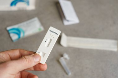 Covid-19 antijen testi evde. Hızlı koronavirüs testi..