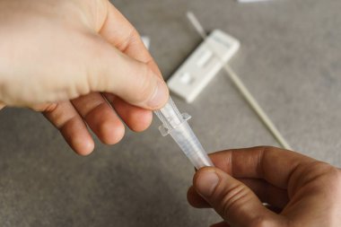 Covid-19 antijen testi evde. Hızlı koronavirüs testi..