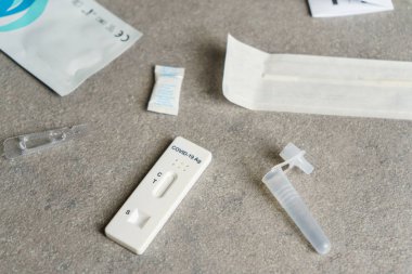 Covid-19 antijen testi evde. Hızlı koronavirüs testi..