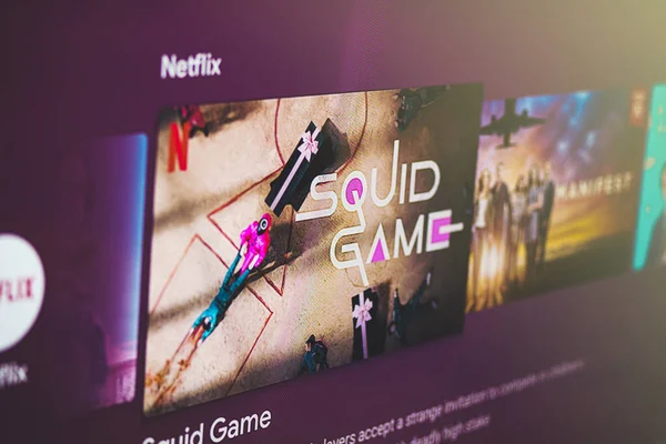 Squid Spiel Staffel Auf Dem Fernsehbildschirm Beliebteste Netflix Show Aller — Stockfoto