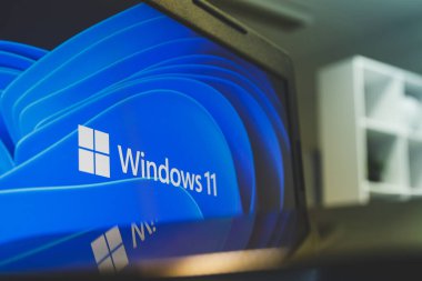 Windows 11 işletim sistemi bilgisayar ekranında. Windows 11, Microsoft 'un Windows NT sürümünün en son sürümü.