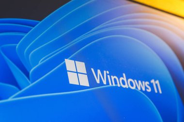 Windows 11 işletim sistemi bilgisayar ekranında. Windows 11, Microsoft 'un Windows NT sürümünün en son sürümü.