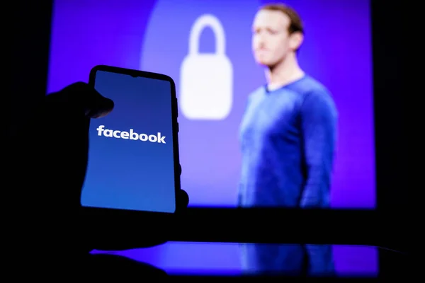 Logo Facebook Pantalla Mark Zuckerberg Director Ejecutivo Facebook Segundo Plano —  Fotos de Stock