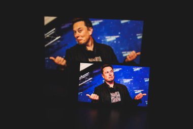 Elon Musk ekranda. Elon Reeve Musk FRS bir iş adamı ve yatırımcı. Tesla ve SpaceX 'in CEO' su. Yüksek kalite fotoğraf