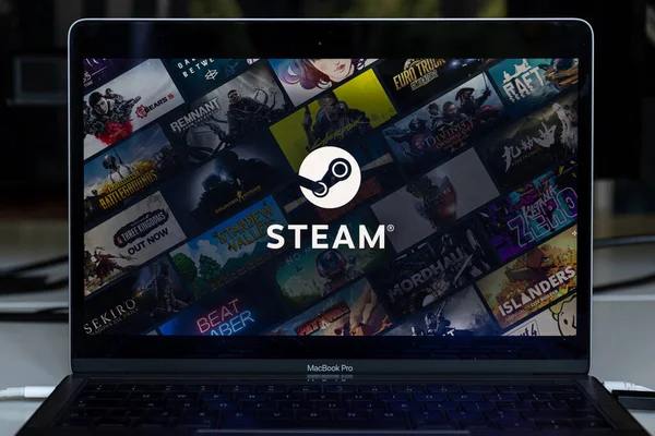 立陶宛维尔纽斯 2022年7月6日 Pc屏幕上的蒸汽应用 Steam是一款由Valve提供的电子游戏数字分销服务和店面 — 图库照片