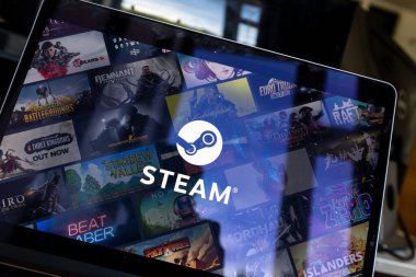 Vilnius, Litvanya - 6 Temmuz 2022: Bilgisayar ekranında buhar uygulaması. Steam, Valve tarafından geliştirilen bir video oyunu dijital dağıtım servisidir.