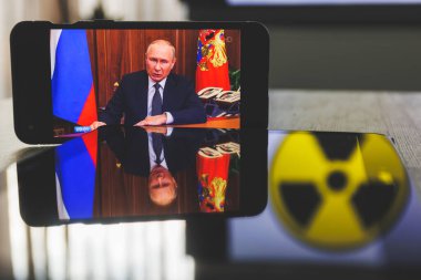Moskova, Rusya - 26 Eylül 2022: Rusya Devlet Başkanı Vladimir Putin 'den mesaj. Ukrayna 'da savaş. Nükleer silah tehdidi. Yüksek kalite fotoğraf