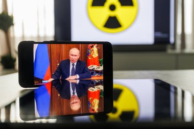 Moskova, Rusya - 26 Eylül 2022: Rusya Devlet Başkanı Vladimir Putin 'den mesaj. Ukrayna 'da savaş. Nükleer silah tehdidi. Yüksek kalite fotoğraf