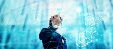 İş adamı kişisel engelleme verilerine erişmek için parmak izi tanımlaması kullanıyor. E-kyc (müşterinizi elektronik olarak tanıma), biyometrik güvenlik, kripto para birimi, blok zinciri teknolojisi, siber suç