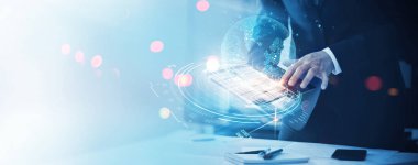 Sanal ekranda arayüz finans, bankacılık, ödemeler online alışveriş ve ikon müşteri ağı bağlantısı kullanan bir işadamı. Ticari yenilik teknolojisi kavramı, küresel dijital pazarlama. 