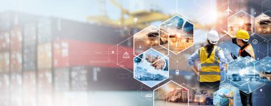 Profesyonel işçi denetimi ve stok envanterini liman deposu, küresel ağ, Ortaklık, Takım çalışması, Ulaştırma ve Lojistik dağıtım merkezi konteynırları ile dijital tabletle kontrol eder.