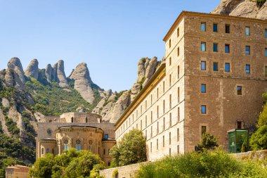 Santa Maria de Montserrat Manzarası, Monistrol de Montserrat, İspanya 'daki Montserrat Dağı' nda yer alan Saint Benedict Manastırı.