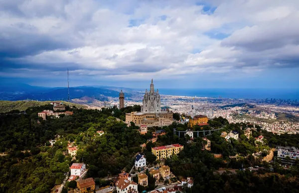 Die Luftaufnahme Von Tibidabo Einem Hügel Über Barcelona Katalonien Spanien — Stockfoto