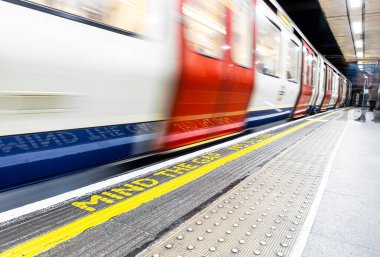 Gece vakti Londra tüneli, İngiltere, İngiltere