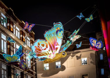 2021 'de Carnaby Noel süslemeleri, Soho, Londra, İngiltere