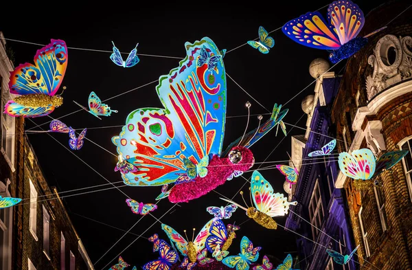 2021 'de Carnaby Noel süslemeleri, Soho, Londra, İngiltere