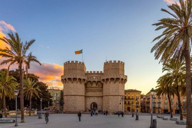 İspanya 'nın güneydoğu kıyısındaki bir liman şehri olan Valencia' nın eski merkezinin havadan görünüşü, Avrupa