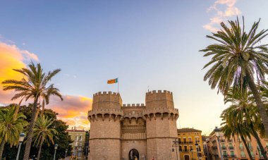 İspanya 'nın güneydoğu kıyısındaki bir liman şehri olan Valencia' nın eski merkezinin havadan görünüşü, Avrupa