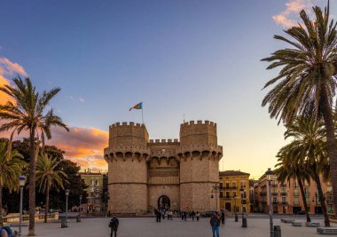 İspanya 'nın güneydoğu kıyısındaki bir liman şehri olan Valencia' nın eski merkezinin havadan görünüşü, Avrupa