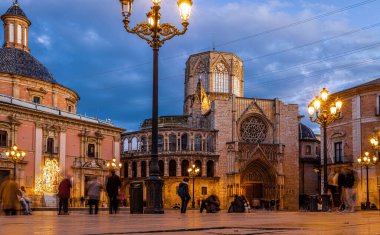 İspanya 'nın güneydoğu kıyısındaki bir liman şehri olan Valencia' nın eski merkezinin havadan görünüşü, Avrupa