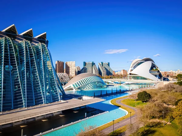 İspanya 'nın Valencia kentindeki bir kültür ve mimari kompleksi olan Sanat ve Bilim Şehri' nin Havadan görünüşü