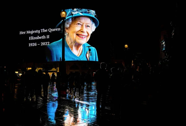 Her Majesty Queen Picadilly Circus Just Announcement Her Death London — Zdjęcie stockowe