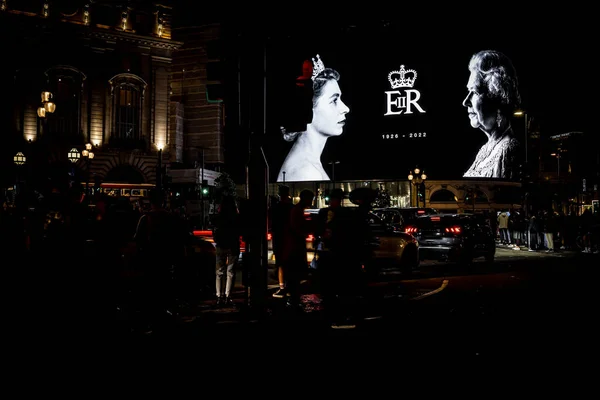 Her Majesty Queen Picadilly Circus Just Announcement Her Death London — Stok Foto